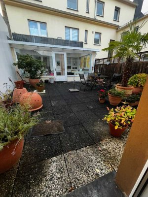 Wunderschöne, vollständig renovierte Zweizimmerwohnung mit Terrasse in Mayen zu vermieten