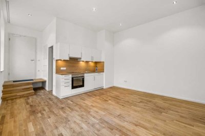 Außergewöhnliche 2-ZKB mit EBK in kernsaniertem Altbau direkt am Augsburger Dom