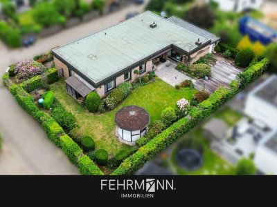 Großzügiger Bungalow mit Pool und stilvoller Gartenanlage in ruhiger Sackgassenlage