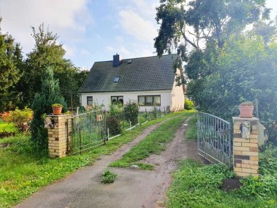 Ländlicher Bauernhof mit großem Grundstück und Scheune – ideal für Tierhaltung oder Selbstversorger