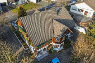 Eigenheim auch für mehrere Generationen mit Garten, 2 Garagen und Freistellplatz in Waldrandlage