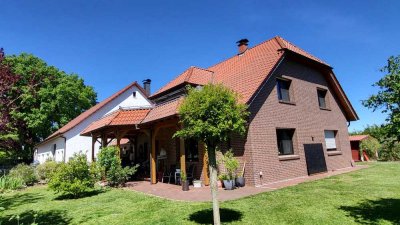 Schöner Resthof mit Zweifamilienhaus in  nahezu Alleinlage
