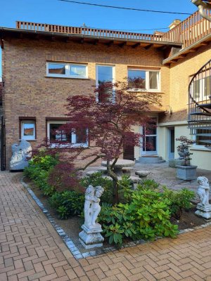 7-Zimmer-Einfamilienhaus mit massgefertigte Küche vom Schreiner in Undenheim