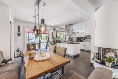 RESERVIERT!!! Wohlfühlhaus mit Einliegerwohnung, beeindruckendem Garten und erfrischendem Schwimmteich