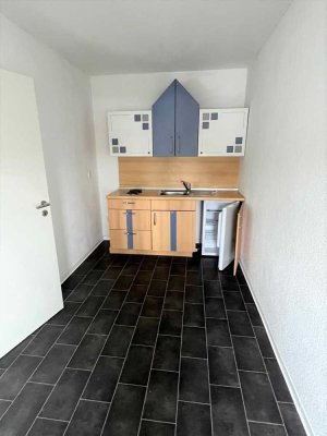 * STADTPARK LAGE * kleine EBK * RENOVIERT * für SPORTLICHE 3. Etage * NUR FÜR 1 PERSON *