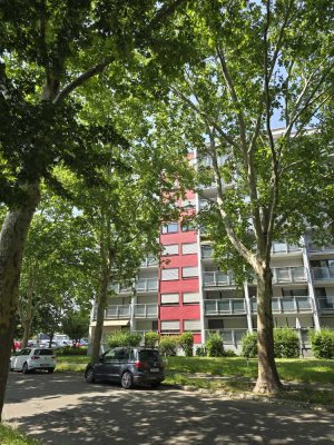 Platz wie im Einfamilienhaus! Feine 4 Zimmer Wohnung, 116 m² Wfl. Sonnenbalkon + TG !!