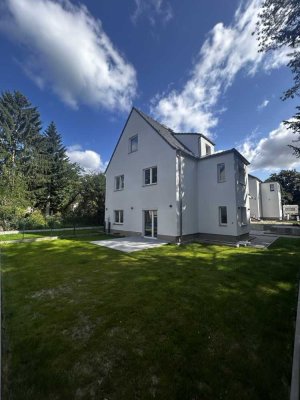 !! Erstbezug nach Kernsanierung !! - 2,5 Räume - inklusive  Terrasse u. eigenem Garten !!