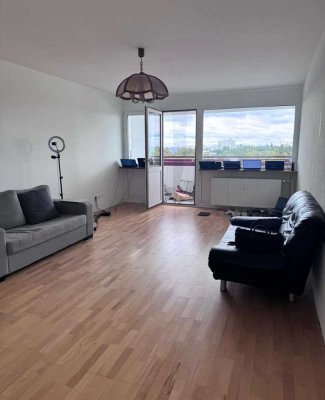 Dachgeschoss mit Berlin-Panorama – 2 Zimmer, Loggia & Ausblick mit echtem Hauptstadtflair