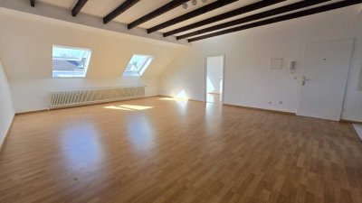 Hübsche 2-ZW Nähe Stadtwald mit EBK und Tageslichtbad - ruhig und zentral zugleich.