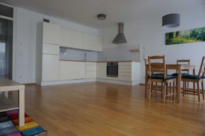 Große ruhige 2-Zimmer-Erdgeschosswohnung mit Garten