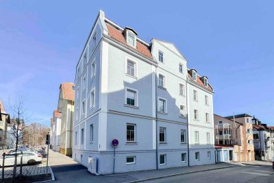 Seltene Gelegenheit: 2-Zimmer Wohnung mit 3 Stellplätzen in zentraler Lage
