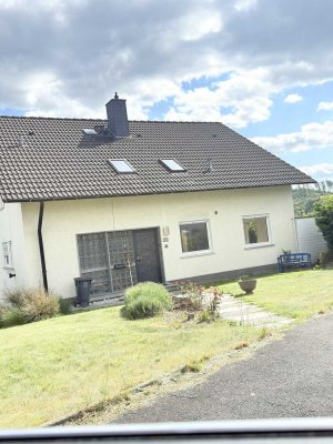 180 m² Hauptwohnung in Zweifamilienhaus – Balkon, Terrasse, Stellplatz, Haustiere erlaubt!
