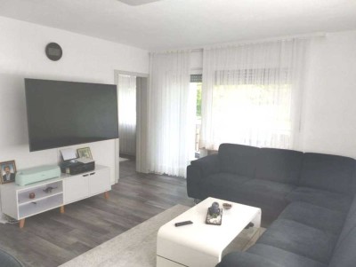 Traumhaft renovierte EG Wohnung mit großem Balkon -  Garten - Garage