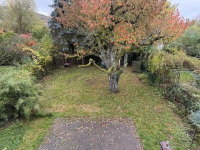 Helle 4-Zimmer Wohnung mit Balkon und Garten in besonderer Lage