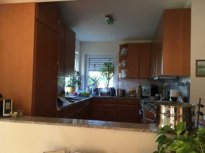 Großzügige  Erdgeschosswohnung in Mainnähe in Mühlheim am Main mit Tageslichtbad