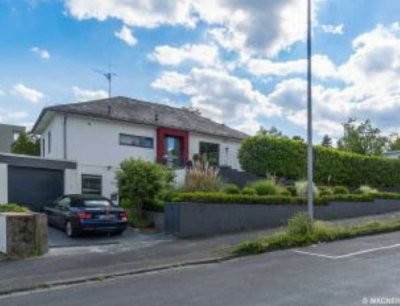 Charmantes Einfamilienhaus (Bj. unbekannt) mit Garage in Wiesbaden-Nordost