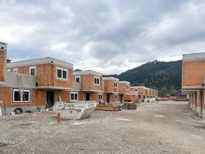 Modernes Reihenhaus mit Garten und Dachterrasse