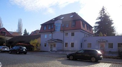 Innenstadtlage & nahe Uni! Schickes 1 Zimmer-Apartment mit Terrasse, kl. EBK, Bad m. Du, TG-Stellpl.