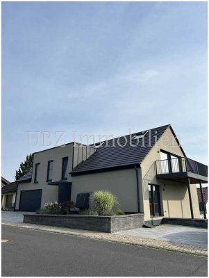 *** Zwei-Familienhaus mit ELW in Top-Lage ***