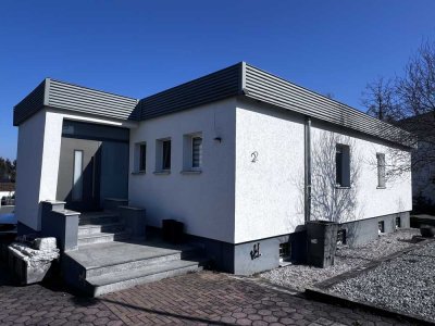 Sanierter Bungalow mit Pool bietet viel Platz in sehr schöner Wohnlage !!!