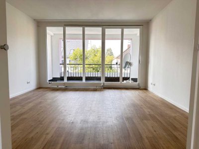 Neusanierte helle 1-Zimmer-Wohnung mit Balkon