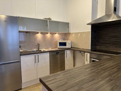 Moderne 2,5-Zimmer Wohnung mit Außenbereich / Einbauküche / Waschmaschine / Aufzug