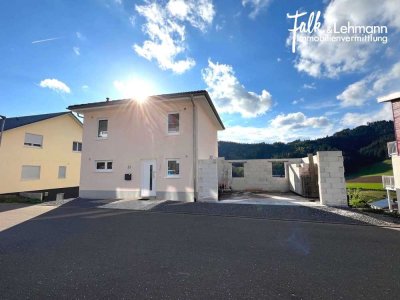 +++ Neubau ohne zu bauen: Wohnhaus mit herrlicher Aussicht und hochwertiger Küche in Nordrach +++