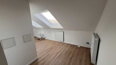 Frisch renovierte Dachgeschosswohnung: 2 Zimmer im schönen Fuhlenbrock