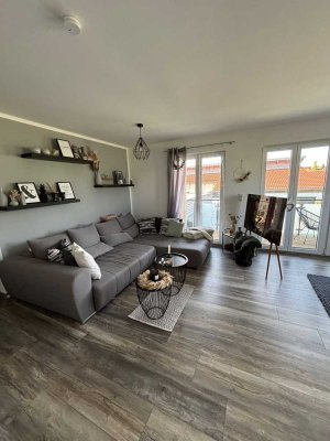 Freundliche 3-Zimmer-Terrassenwohnung mit gehobener Innenausstattung mit EBK in Adlkofen