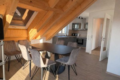 Helle und möblierte 2,5 Zimmer Wohnung mit Dachterrasse