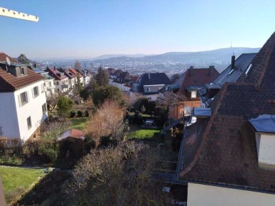 Über den Dächern von Stuttgart West: sonnige Dachgeschosswohnung mit grandiosem Blick