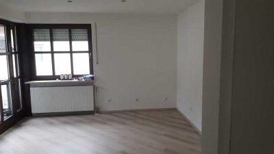 Vollständig renovierte 2-Zimmer-Wohnung mit Balkon und EBK in Bad Aibling