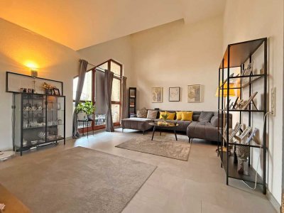 Dachgeschosswohnung mit beeindruckender Deckenhöhe