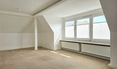 Lichtdurchflutete 2 Zimmer DG-Wohnung im Malerviertel