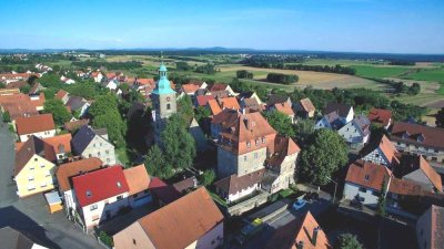 Herrschaftliche Beletage-Wohnung mit historischem Flair im repräsentativen Schloss Kalchreuth