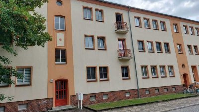 Lichtdurchflutete 3-Zimmer-Wohnung mit Balkon ins Grüne – charmantes Zuhause unterm Dach!