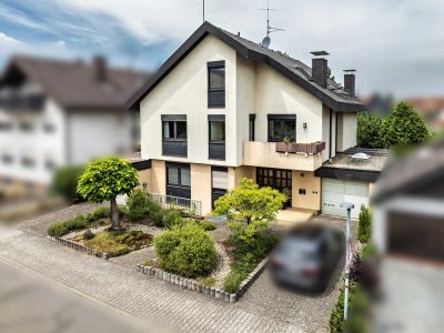 Exklusives freist. Einfamilienhaus mit 2 Garagen u. 2 Stellpl. in guter Lage von Ketsch