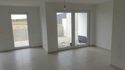 EXKLUSIVE 4 ZKB WOHNUNG MIT TERRASSE UND GARTEN IN RUHIGER FELDRANDLAGE SANDHOFENS