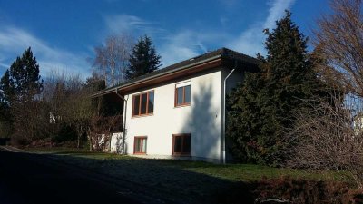 2 Familien Walmdachbungalow EG 4 Zimmer 125 m²    UG separate Wohnung 2 Zimmer 75 m²,  Garage 40 m²