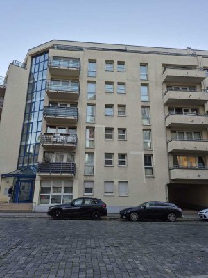 +++ FRAUEN-WG  -  1 Zimmer hell und freundlich +++