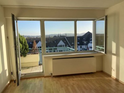 City-Penthouse mit Sonnenbalkon und Domblick, 2 ZKDB, Einbauküche + Stellplatz,  RESERVIERT