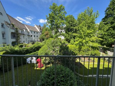 Schöner Altbau - Wohnung Grenze Margaretehnhöhe - Mit Balkon und Einbauküche. Gegenüber Klinikum