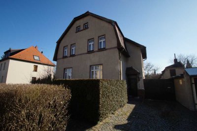 +Zweifamilienhaus mit großem Grundstück und Nebengebäuden in Leipzig-Plaußig+