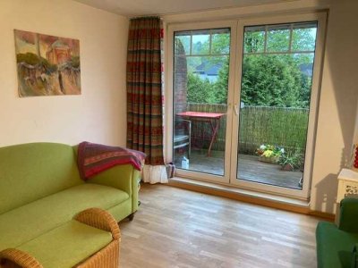 Attraktive und gepflegte 2,5-Zimmer-Dachgeschosswohnung mit Balkon und EBK in Bliedersdorf