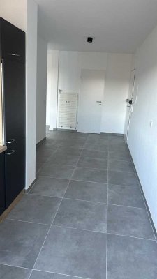 Sanierte 3-Zimmer-Wohnung mit Balkon und EBK in Frankfurt