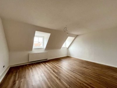 Urban wohnen in Bayreuths Innenstadt - top sanierte 3-Zimmer-Wohnung (WG geeignet) mit EBK im 4. OG