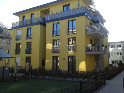 STATTMITTE, 2-Zimmerwohnung mit Balkon und Einbauküche in Bad Vilbel, neuwertig