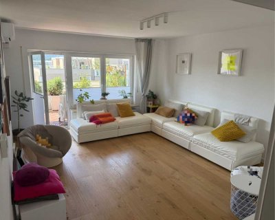 Modernisiertes Penthouse in Toplage Karlsruhe – 108 m², lichtdurchflutet, ruhig, mit Loggia und TG
