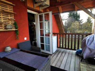 * * Wunderschöne 2-Zimmer-Dachgeschoßwohnung mit großem Balkon und Carportplatz in idyllischer Lage! * *
