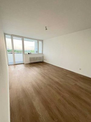 Zentrale Wohnung Erstbezug nach Sanierung: schöne 3-Zimmer-Wohnung mit Balkon in 51373, Leverkusen